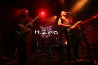 H.E.R.O.が改めて実証してみせたバンドの地力の高さ、大観衆が似つかわしい楽曲にも魅了された初の単独来日公演を目撃！ - pic by Yoshika Horita