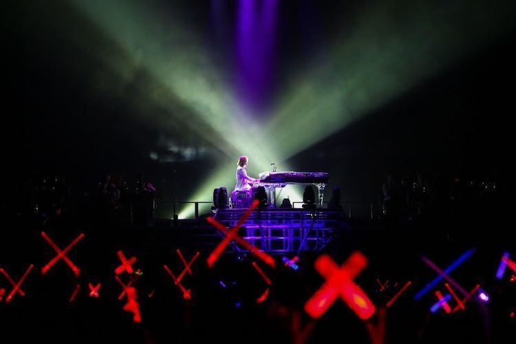 X JAPAN史上初のアコースティックツアー開幕。術後初ライブのYOSHIKIが感謝の思い語る